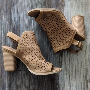 Universal Thread Lazer Cut Heels